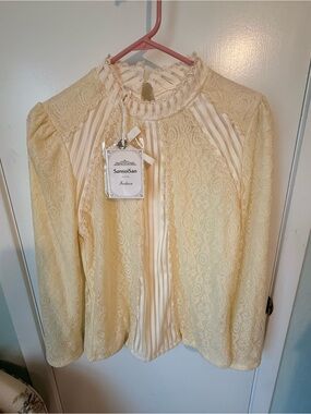 Women's Cream Lace Long-Sleeve Blouse